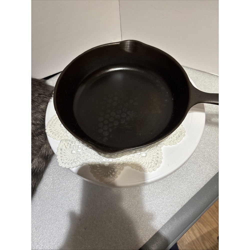 Wagner #5 Unmarked 8.5" Skillet Vintage Cast Iron Restored Seasoned Ready to Use
